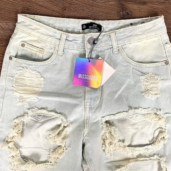 Women’s NEW Missguided Ripped/Shredded Denim High Waist Boyfriend Jeans, 6 - NWT - Picture 4 of 11